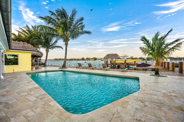 844 East Drive, Boynton Beach, FL 33435