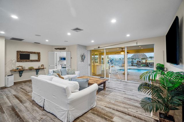 844 East Drive, Boynton Beach, FL 33435