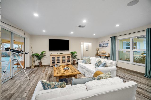 844 East Drive, Boynton Beach, FL 33435