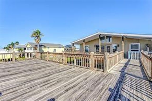 1331 Bay Drive, Crystal Beach, TX 77650