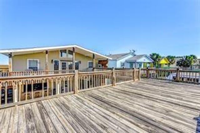 1331 Bay Drive, Crystal Beach, TX 77650