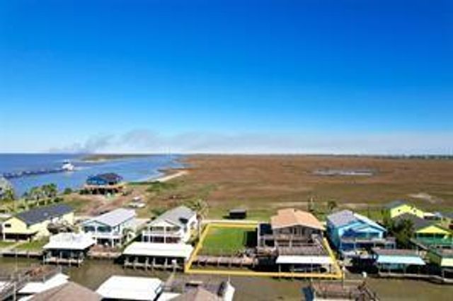 1331 Bay Drive, Crystal Beach, TX 77650