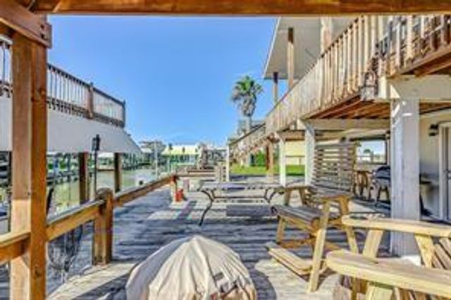 1331 Bay Drive, Crystal Beach, TX 77650