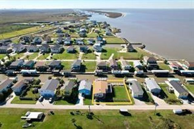 1331 Bay Drive, Crystal Beach, TX 77650