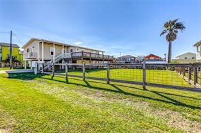 1331 Bay Drive, Crystal Beach, TX 77650