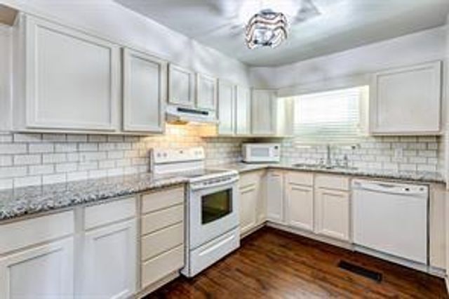 1331 Bay Drive, Crystal Beach, TX 77650
