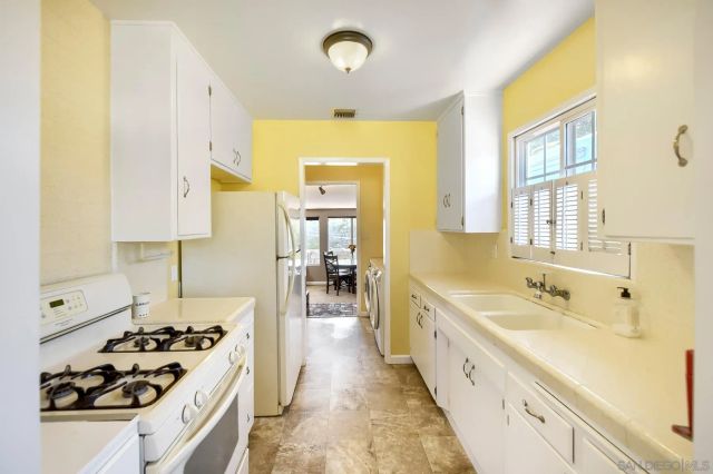 4893 TWAIN AVE, San Diego, CA 92120