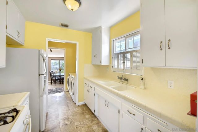 4893 TWAIN AVE, San Diego, CA 92120