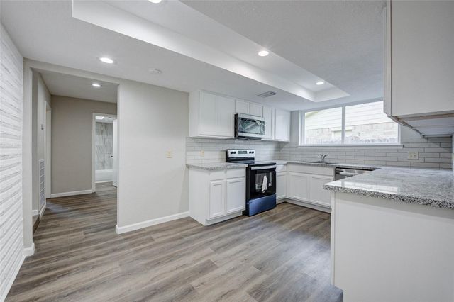 2315 Green Knoll Drive, Houston, TX 77067