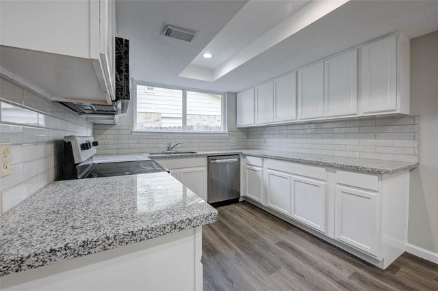 2315 Green Knoll Drive, Houston, TX 77067