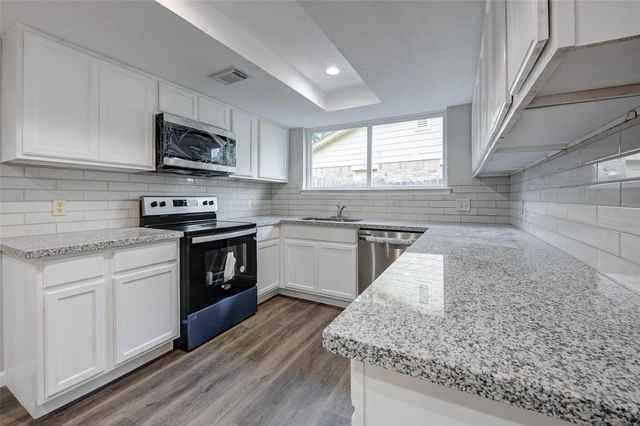 2315 Green Knoll Drive, Houston, TX 77067