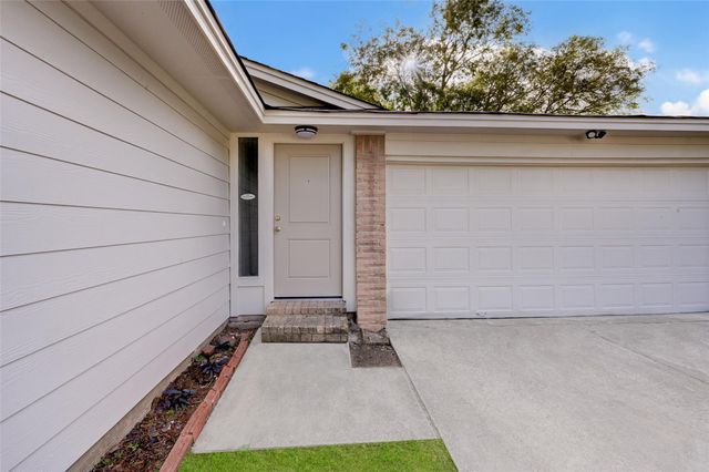 2315 Green Knoll Drive, Houston, TX 77067