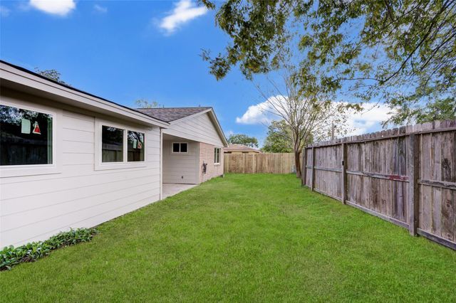 2315 Green Knoll Drive, Houston, TX 77067