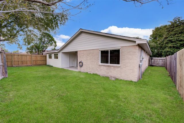 2315 Green Knoll Drive, Houston, TX 77067
