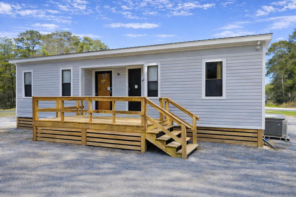 Image 7 of property listing at 4131 Betsy Kerrison Parkway, Johns Island, SC 29455