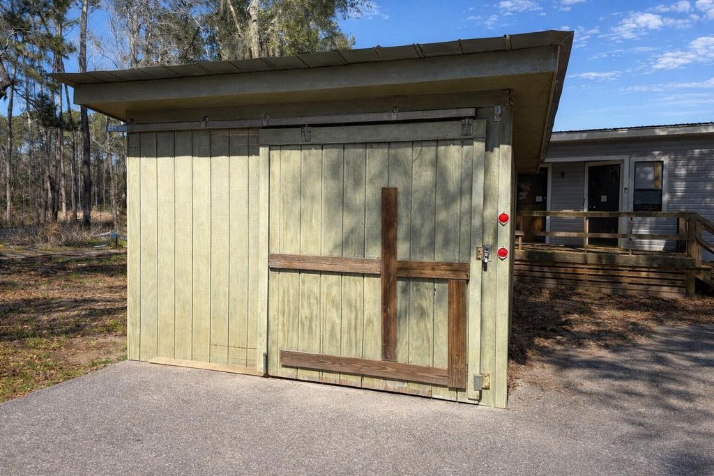 Image 9 of property listing at 4131 Betsy Kerrison Parkway, Johns Island, SC 29455