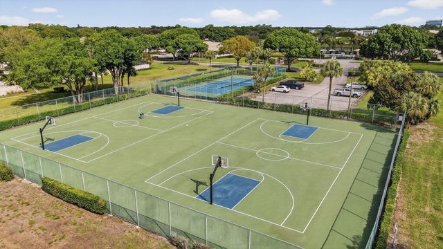 5602 GOLDEN EAGLE Circle, Palm Beach Gardens, FL 33418
