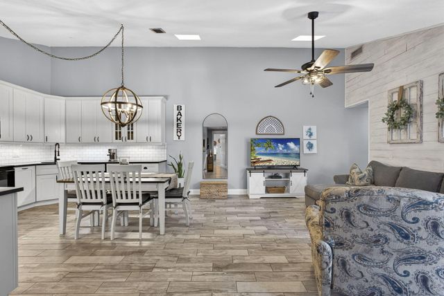 5602 GOLDEN EAGLE Circle, Palm Beach Gardens, FL 33418