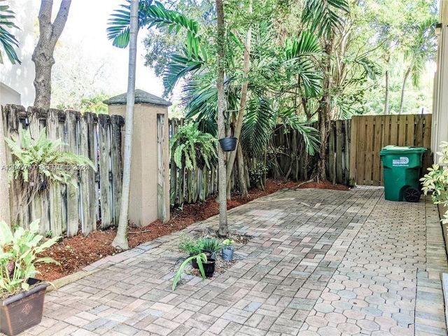 8853 SW 108th Pl, Miami, FL 33176
