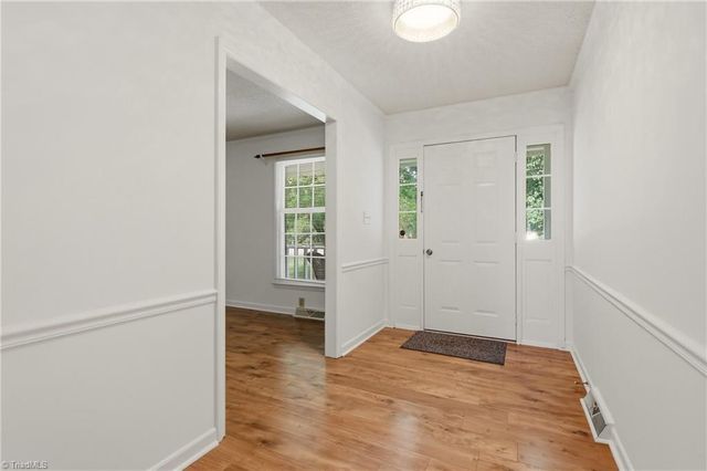 6905 Crandall Court, Clemmons, NC 27012