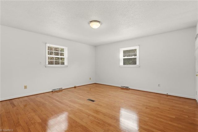 6905 Crandall Court, Clemmons, NC 27012