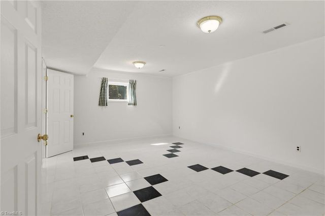 6905 Crandall Court, Clemmons, NC 27012