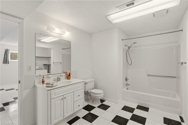 6905 Crandall Court, Clemmons, NC 27012