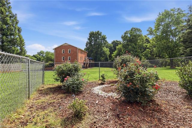 6905 Crandall Court, Clemmons, NC 27012