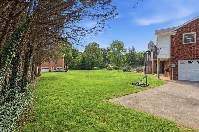 6905 Crandall Court, Clemmons, NC 27012