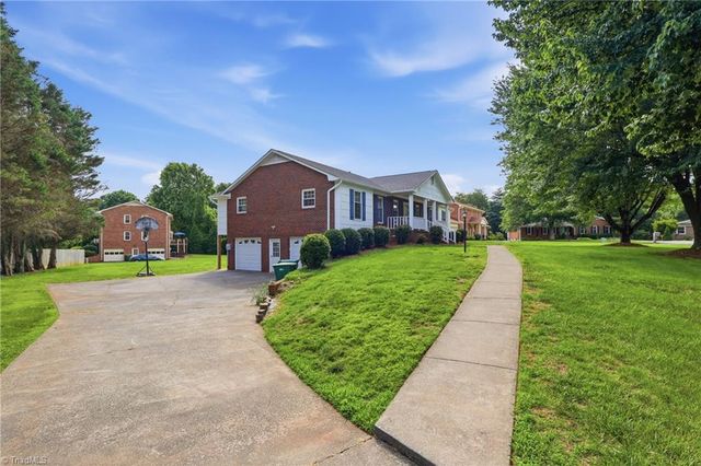 6905 Crandall Court, Clemmons, NC 27012