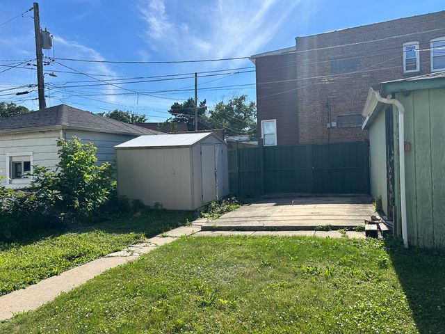 8906 S Hermitage Avenue, Chicago, IL 60620