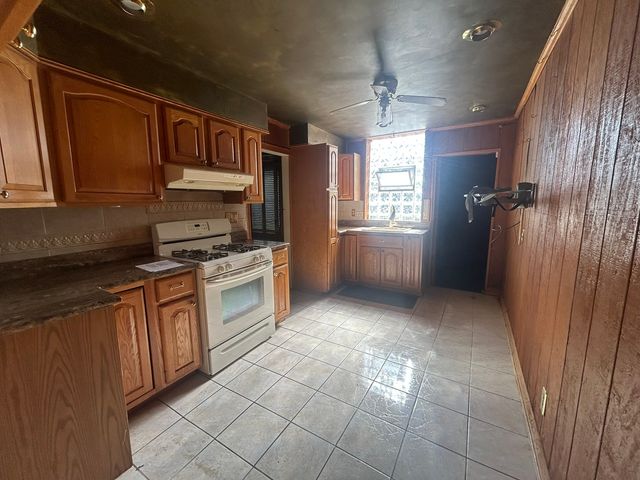 8906 S Hermitage Avenue, Chicago, IL 60620