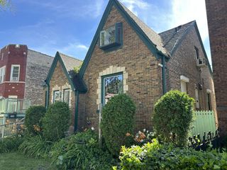 8906 S Hermitage Avenue, Chicago, IL 60620