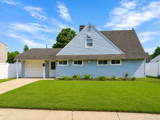44 Mallard Road, Levittown, NY 11756