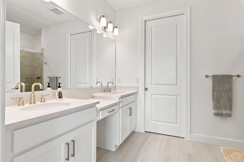 Image 15 of property listing at 3165 ALBA CIRCLE, Bradenton, FL 34211