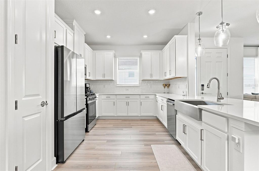Image 5 of property listing at 3165 ALBA CIRCLE, Bradenton, FL 34211