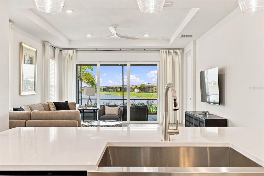 Image 6 of property listing at 3165 ALBA CIRCLE, Bradenton, FL 34211