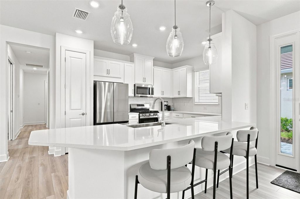 Image 7 of property listing at 3165 ALBA CIRCLE, Bradenton, FL 34211