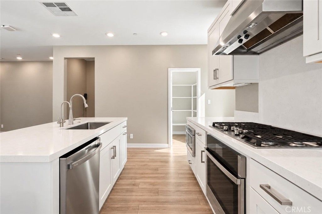 253 Waypoint, Tustin, CA 92782 — photo 5