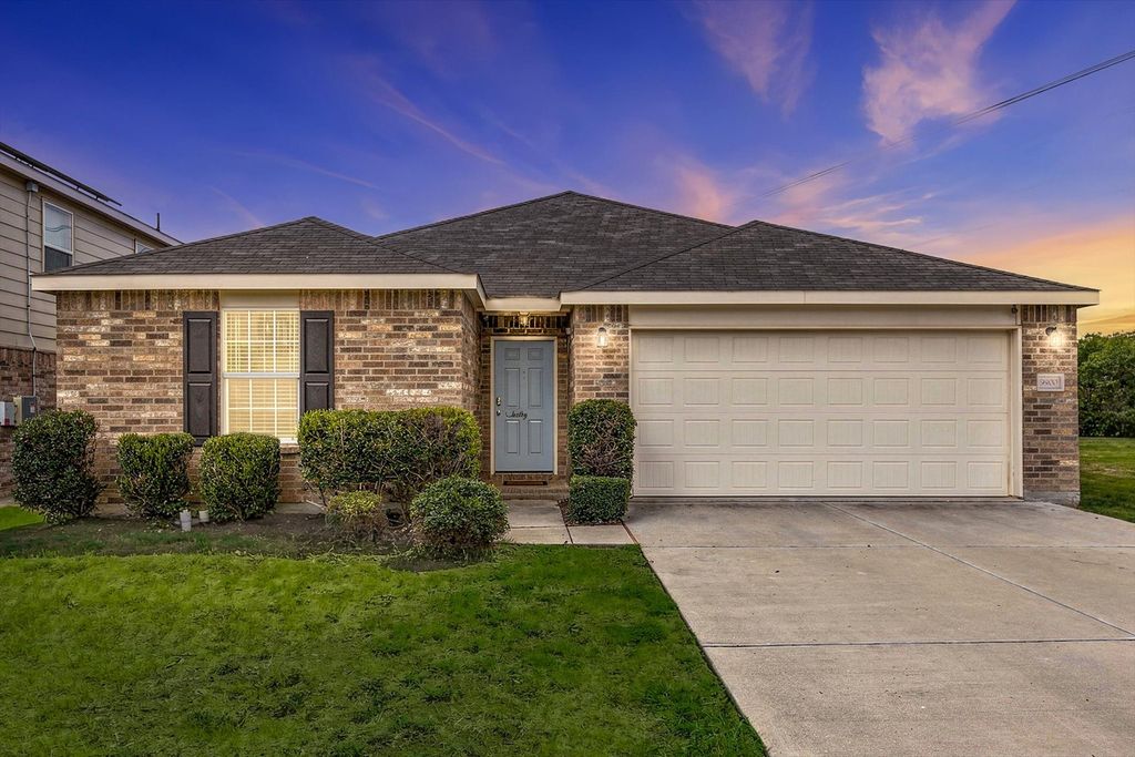 9900 Amosite Drive, Fort Worth, TX 76131 — exterior
