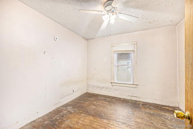 18335 E 11 Mile Road, Roseville, MI 48066