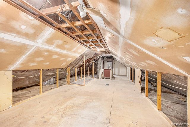 18335 E 11 Mile Road, Roseville, MI 48066