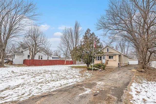 18335 E 11 Mile Road, Roseville, MI 48066