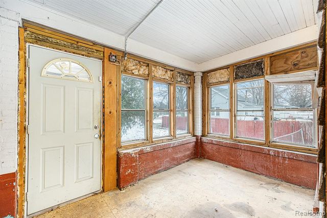 18335 E 11 Mile Road, Roseville, MI 48066