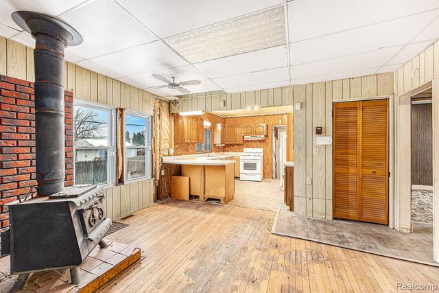 18335 E 11 Mile Road, Roseville, MI 48066