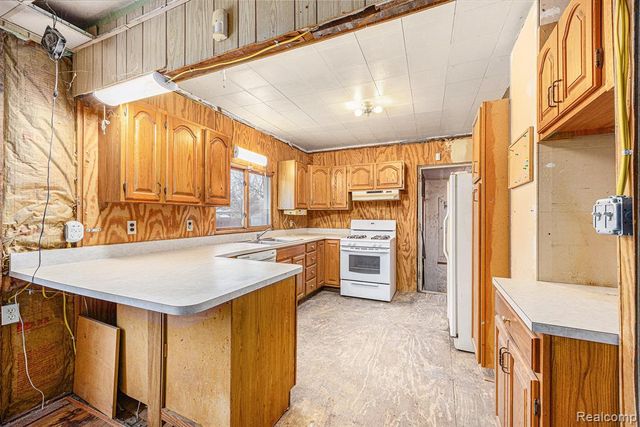 18335 E 11 Mile Road, Roseville, MI 48066