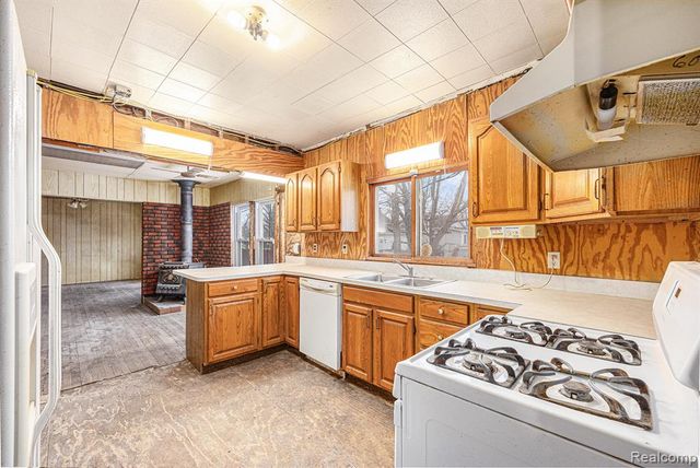 18335 E 11 Mile Road, Roseville, MI 48066