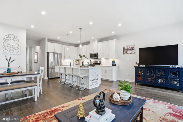 19 PRATT LN, Lawrence Twp, NJ 08648