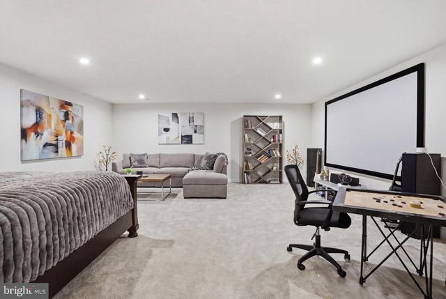 19 PRATT LN, Lawrence Twp, NJ 08648