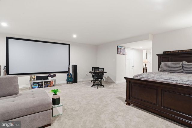 19 PRATT LN, Lawrence Twp, NJ 08648